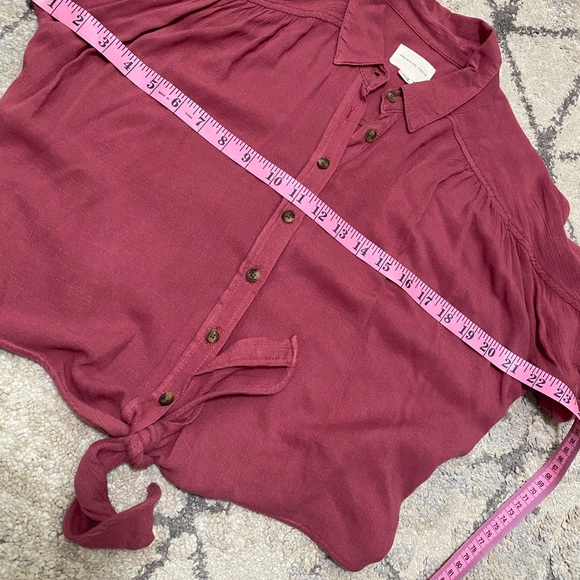 American eagle button down top ✨🌹 - Picture 3 of 6